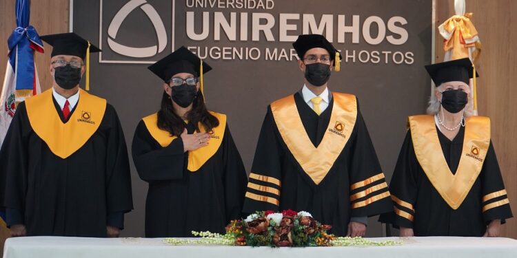 Uniremhos gradúa 361 nuevos profesionales; 238 de Enfermería