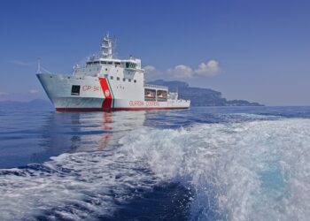 Desembarcan en Italia 517 migrantes rescatados en el Mediterráneo