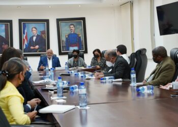 Comisión observa Concurso Docente reconoce calidad del proceso