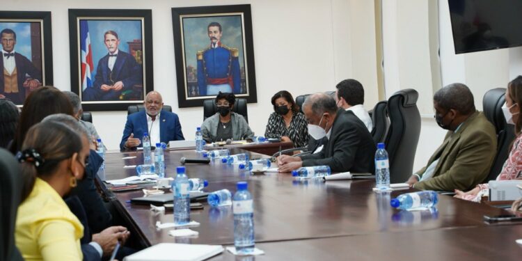 Comisión observa Concurso Docente reconoce calidad del proceso