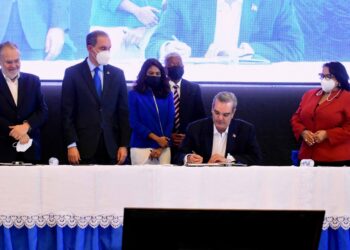 Entregan certificados a participantes diplomado de Periodismo Ético