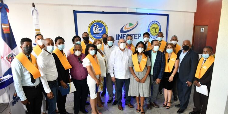 Graduación en “Técnicos Maestro Constructor de Obras” incluyó a tres mujeres