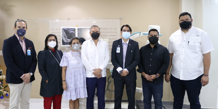 Fundación Refidomsa dona al hospital José María Cabral un equipo para cirugía