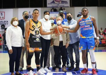 Clubes Centro y San José se imponen en apertura torneo basket superior de Higüey