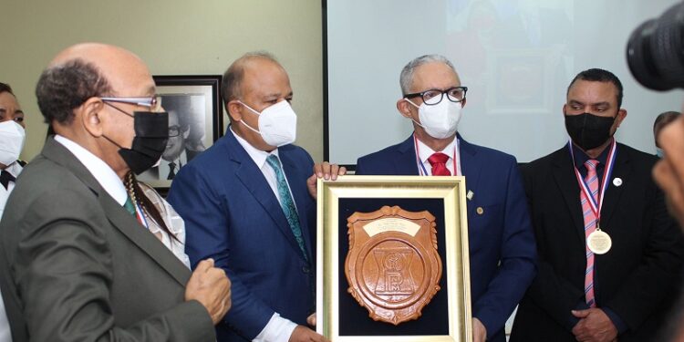 Premio Nacional de Medicina galardona a médico pediatra y a la empresa Tecnomed Caribbean