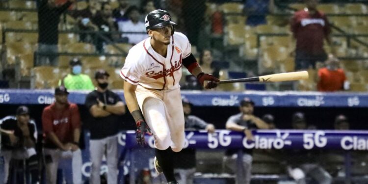El Escogido triunfa y provoca triple empate en el tercer lugar; Toros también ganan.