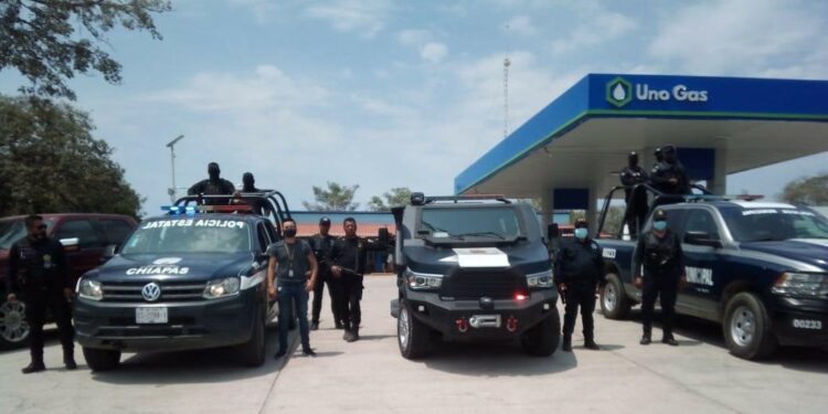 ¡De película! Un grupo armado detona dos coches bomba para rescatar presos de cárcel en México