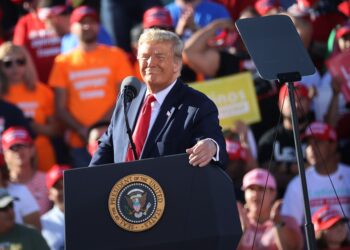 Trump emite elogios a la vacuna contra el coronavirus