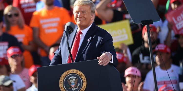 Trump emite elogios a la vacuna contra el coronavirus