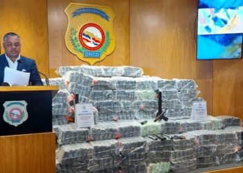 DNCD apresa tres e incauta 850 paquetes presumiblemente de cocaína en Boca Chica