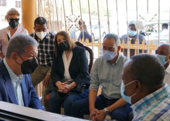 Leonel Fernández se solidariza con familiares de dominicanos fallecidos en México