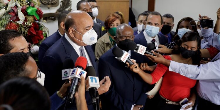 Fuerza del Pueblo deposita padrón de más de 648 mil miembros ante la JCE