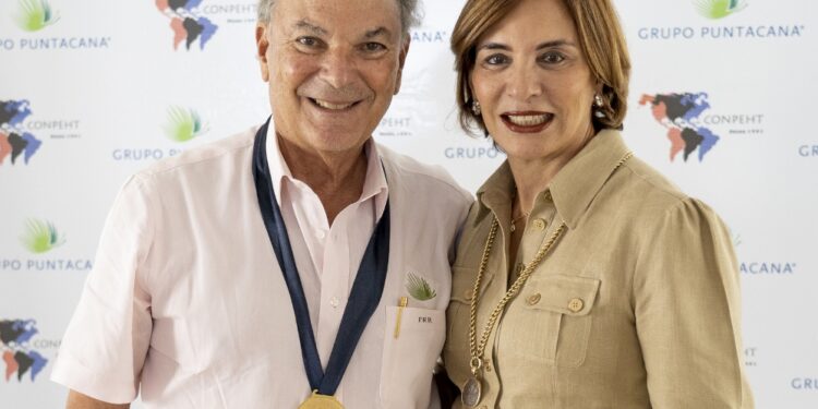 CONPEHT reconoce al empresario turístico Frank Rainieri