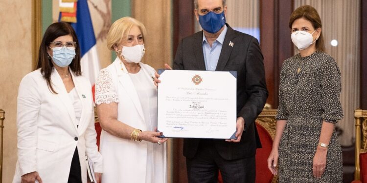 Gobierno realiza homenaje póstumo al fenecido médico Antonio Zaglul