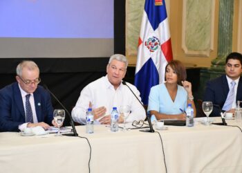 Lisandro Macarrulla preside encuentro con inversionistas franceses