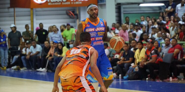 Clubes San José y Centro triunfan en torneo basket superior de Higüey