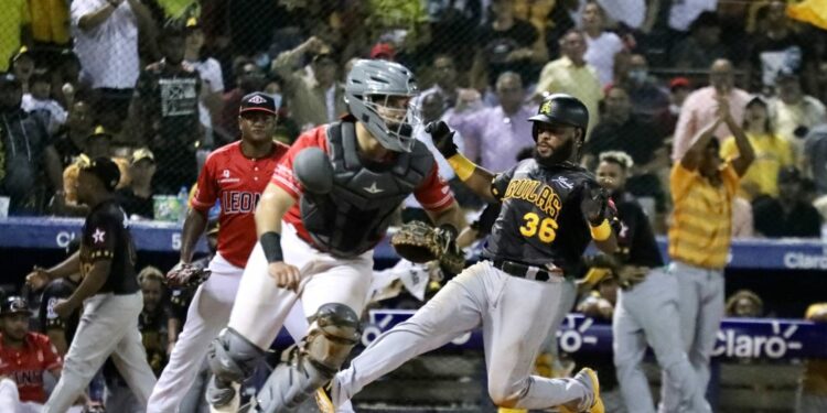 Águilas vencen a Leones y avanzan al Round Robin