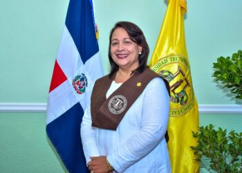 Marilyn Díaz es posicionada como nueva rectora de UTECO