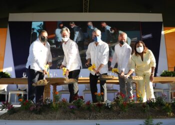 Dan primer picazo para iniciar Parque Fotovoltaico en La Victoria