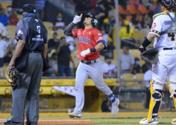 Leones al tercer lugar, Estrellas vuelven a la cima y Gigantes blanquean