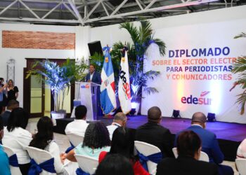 Edesur gradúa 156 periodistas y comunicadores en su “1er. Diplomado sobre el sector eléctrico”