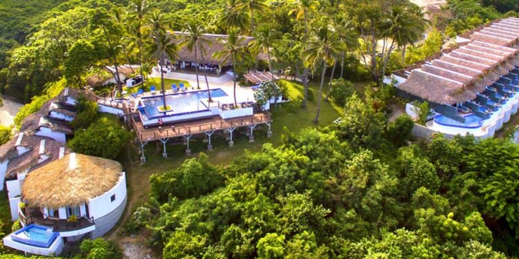 Investigan origen incendio en Hotel Casa Bonita