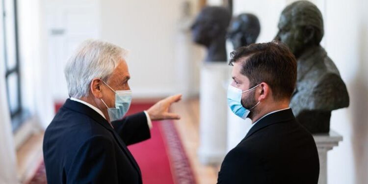 Cambio en Chile: ¿Conducir al futuro o mirar por el retrovisor?