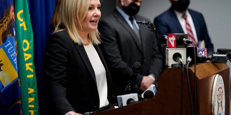 Cargos contra padres del estudiante acusado de matar a cuatro compañeros en un colegio de Míchigan