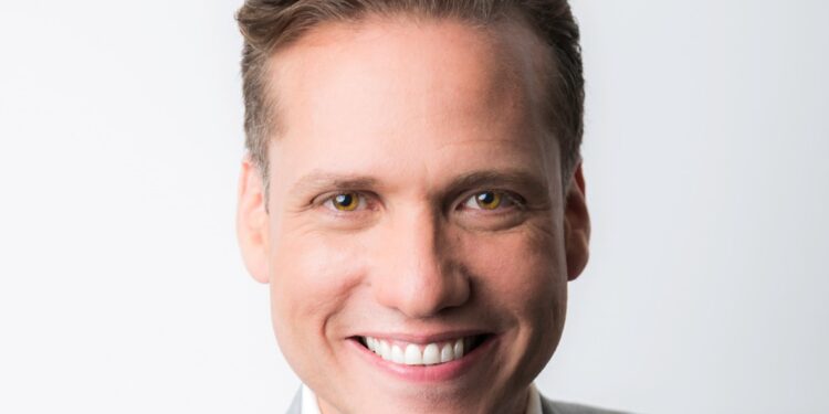 Univisión nombra al dominicano Rafael Bello como Presentador de Noticias