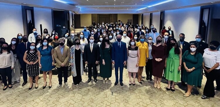 Gobierno enviará 150 jóvenes a especializarse a la Universidad de Nebrija, España