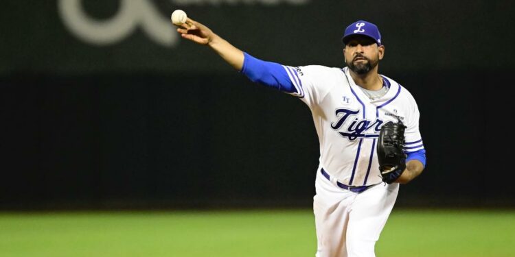 César Valdez conquista la triple corona del pitcheo en Liga Dominicana