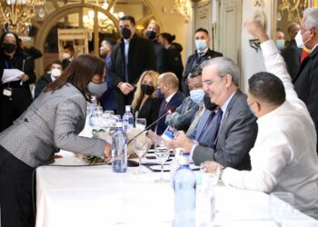 Abinader dice en España que aprovechará FITUR-2022 para atraer turistas a RD