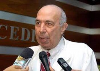 Sepultan restos del doctor Eduardo Yermenos