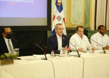 Gobierno logra apoyo de oposición a su política frente a Haití, incluido el PLD