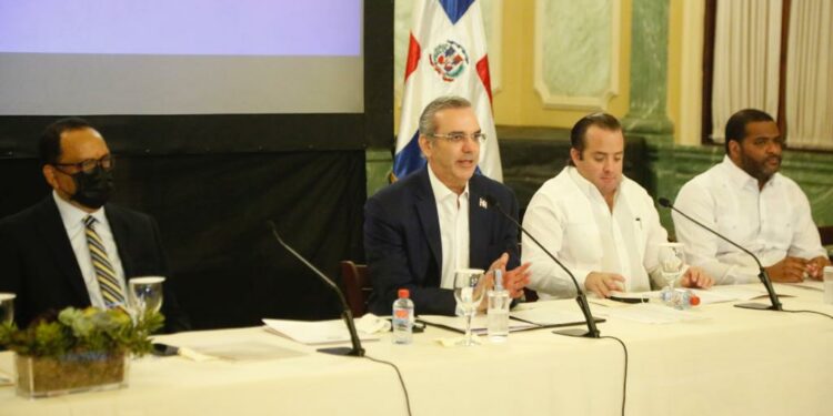 Gobierno logra apoyo de oposición a su política frente a Haití, incluido el PLD