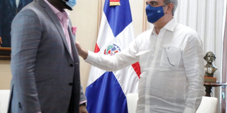Presidente Abinader recibe a David Ortiz