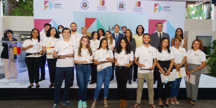 Escuela Nacional de la Judicatura premia ganadores del Hackatón Visión Justicia