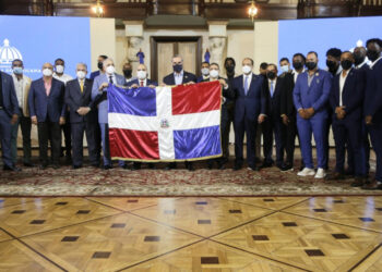 Presidente Abinader recibe equipo Gigantes del Cibao