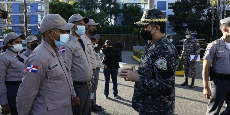 Director de la Policía exhorta agentes a luchar en el 2022 contra los infractores de las leyes