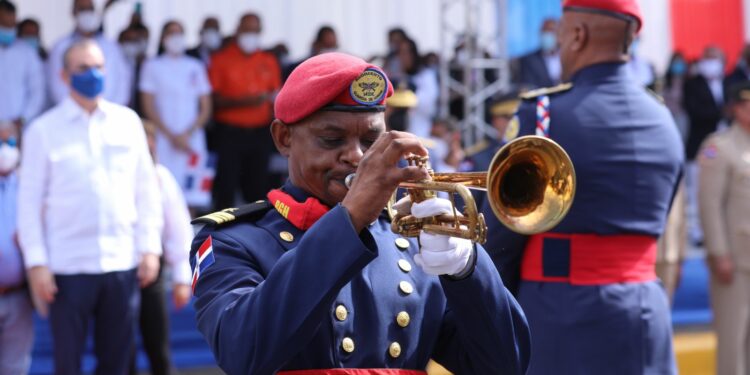 Abinader deja iniciado el Mes de la Patria en SFM