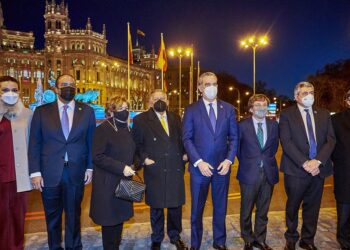 Banreservas auspicia en Madrid iluminación de La Cibeles, con los colores patrios dominicanos