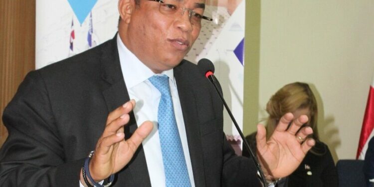 Contralor Catalino Correa diserta sobre transparencia en el uso de fondos públicos