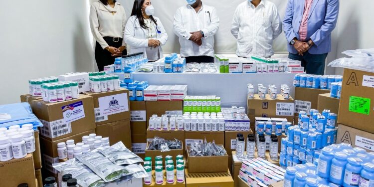 Gabinete entrega lotes de medicamentos a hospitales de SDE