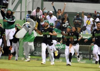 Estrellas y Gigantes a la final; descalificados líderes históricos béisbol dominicano