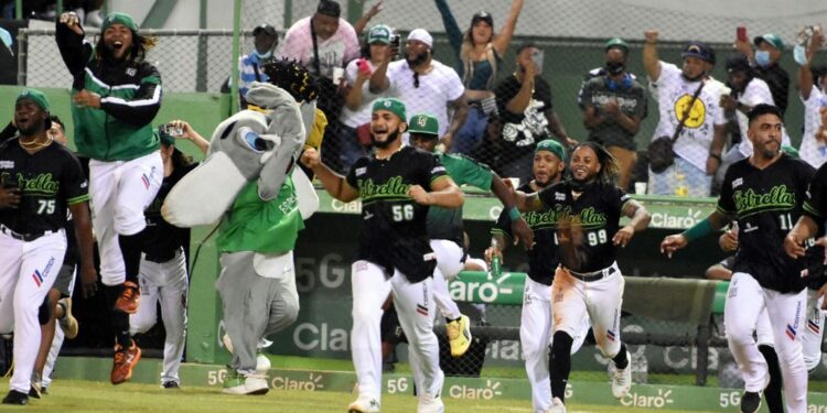 Estrellas y Gigantes a la final; descalificados líderes históricos béisbol dominicano