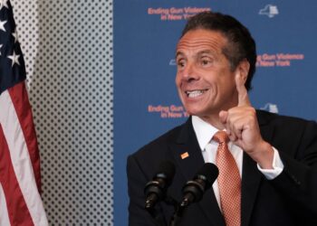 Retiran un cargo de acoso sexual "creíble" contra Cuomo por falta de pruebas