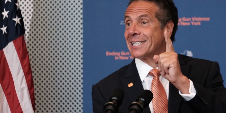 Retiran un cargo de acoso sexual "creíble" contra Cuomo por falta de pruebas