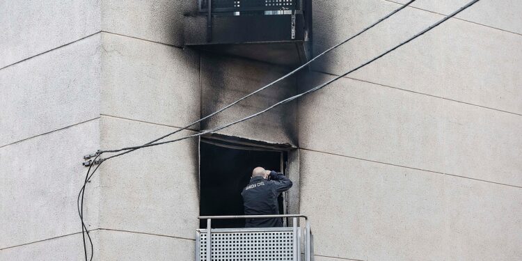 Seis muertos y 17 heridos por incendio en Valencia, España