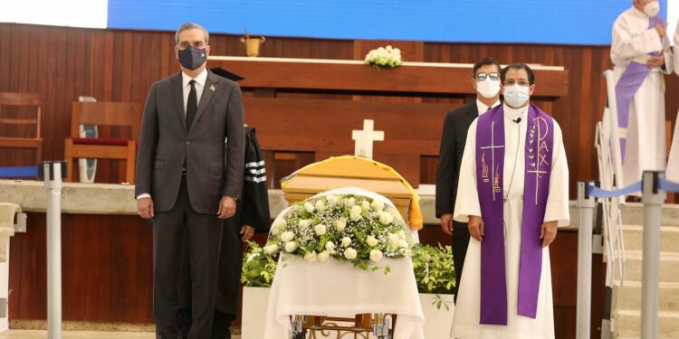 Abinader asiste a velatorio de Agripino Núñez