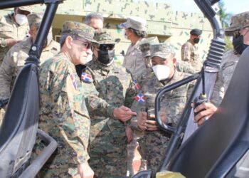 El ministro de Defensa recorre la frontera y dice que está tranquila